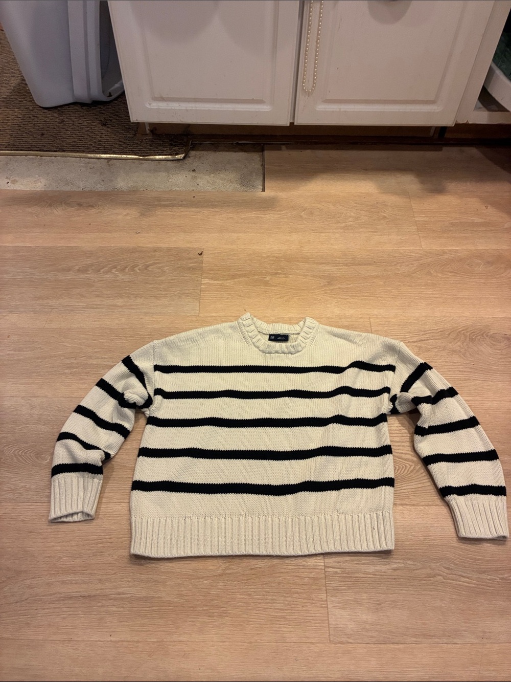 Nautical GAP Cream Crewneck Sweater 3/4 Sleeves Preppy Black Stripes Sz M worn 1